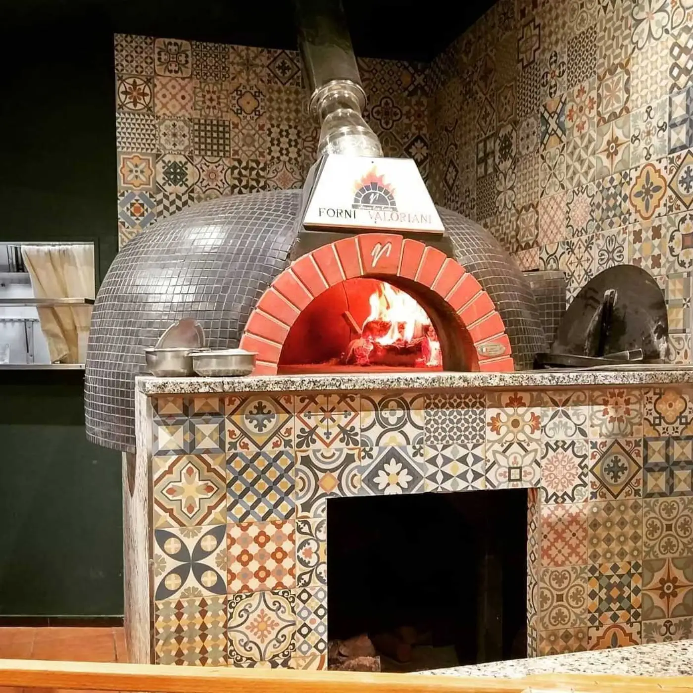 Horno de leña tradicional en Pizzería El Verdi Tres Cantos